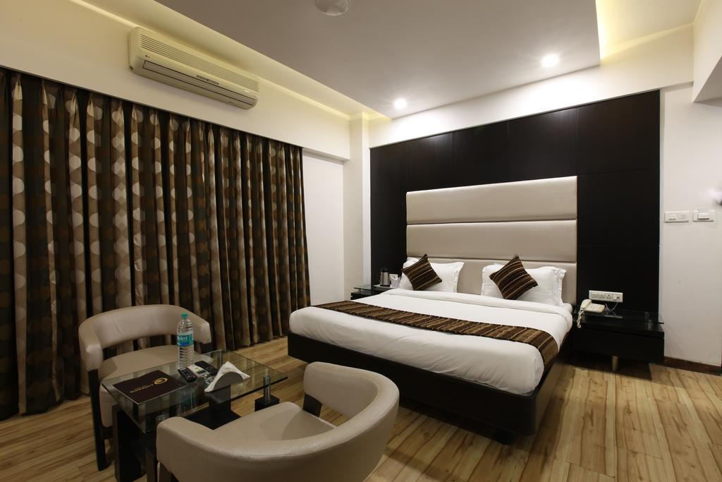 Celestia The Hotel Ahmedabad Rom bilde